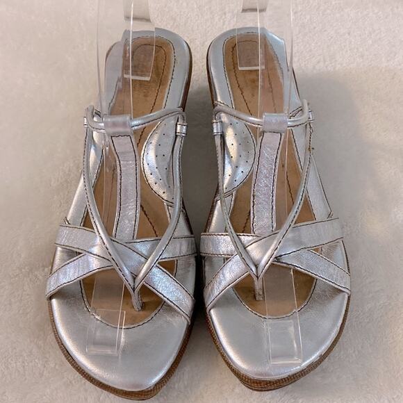 Born Silver Metallic Strappy Leather Sandals Size 8 - Picture 2 of 12